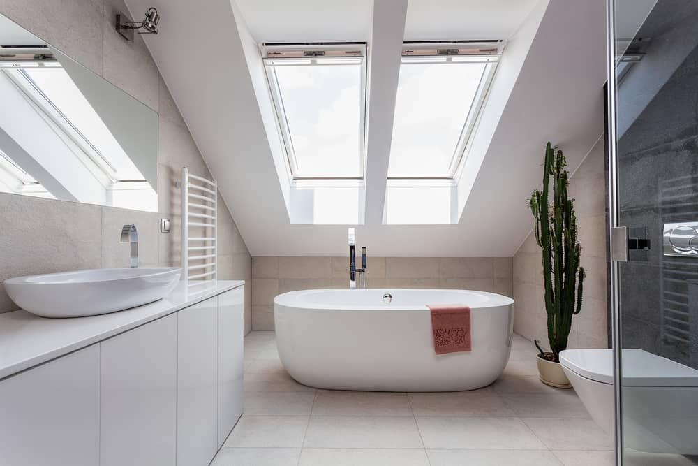 Salle de bains sous pente: aménagement optimal | Article - Batiadvisor